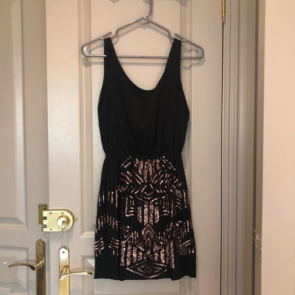 Beautiful Bebe dress with sequins - Picture 3 of 4